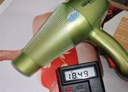 光伏電站有輻射？別自己嚇唬自己！電力設(shè)施雖有輻射不假，但離影響健康還很遠(yuǎn)