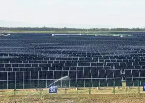 光伏電站不僅能發(fā)電，還能治沙！