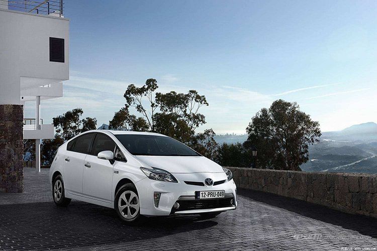 為什么新能源汽車不利用太陽(yáng)能發(fā)電給車充電？