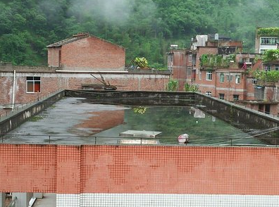 光伏點亮千里圓夢路，邊陲傳來朗朗讀書聲