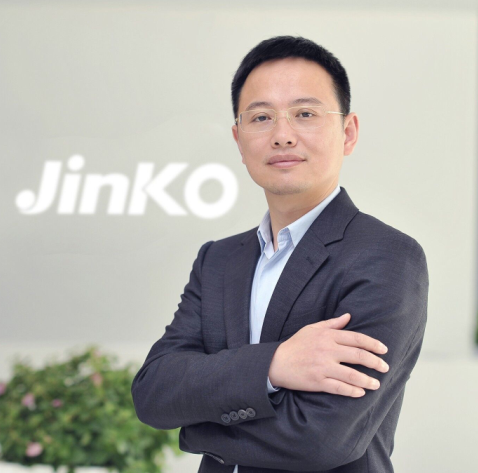 三次絕處逢生，11年后更以200億登頂，他憑一己之力改變了一個(gè)行業(yè)！