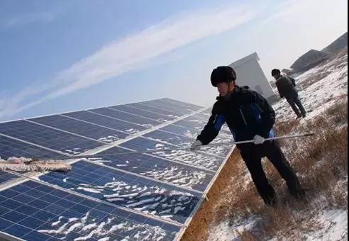 2018初雪來(lái)啦，咱家的光伏電站怎么維護(hù)？