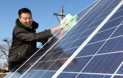 光伏電站被灰塵困擾除塵清理必不可少，但灰塵清理要科學(xué)