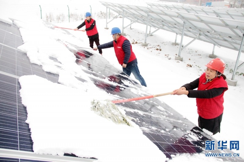 河南內(nèi)鄉(xiāng)：積雪嚴重致799個光伏扶貧電站不能正常發(fā)電