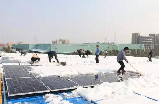 1MW屋頂光伏電站如何除雪？這個業(yè)主的建議真好！