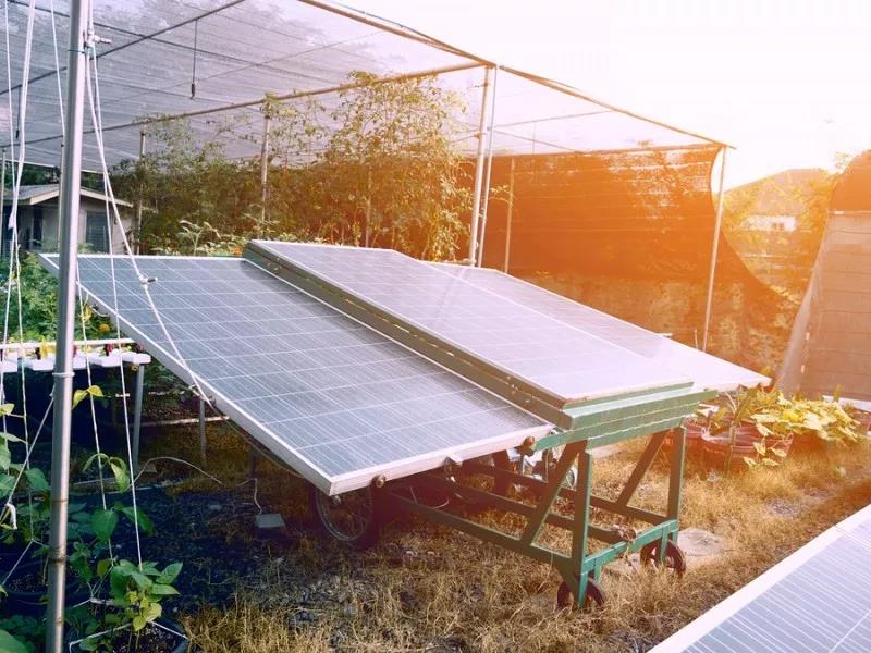 光伏逆變器太燙手？你需要給它散散熱了！