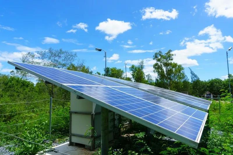 光伏逆變器太燙手？你需要給它散散熱了！