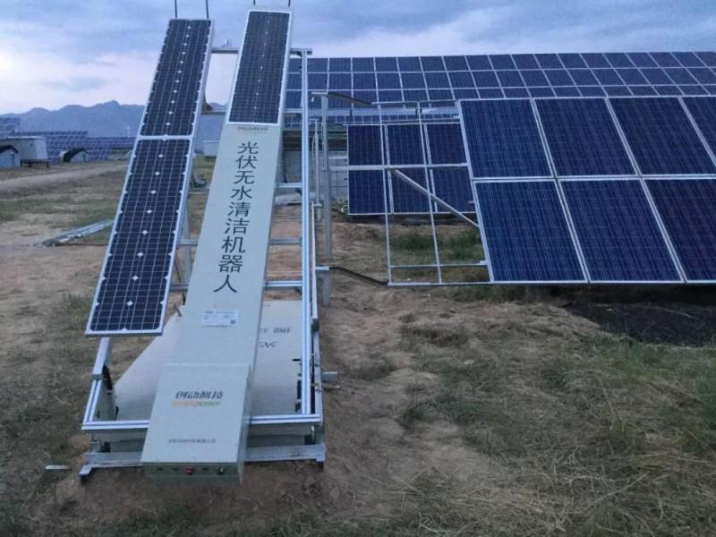 光伏電站組件清洗：人工一小時，他只要一分鐘？