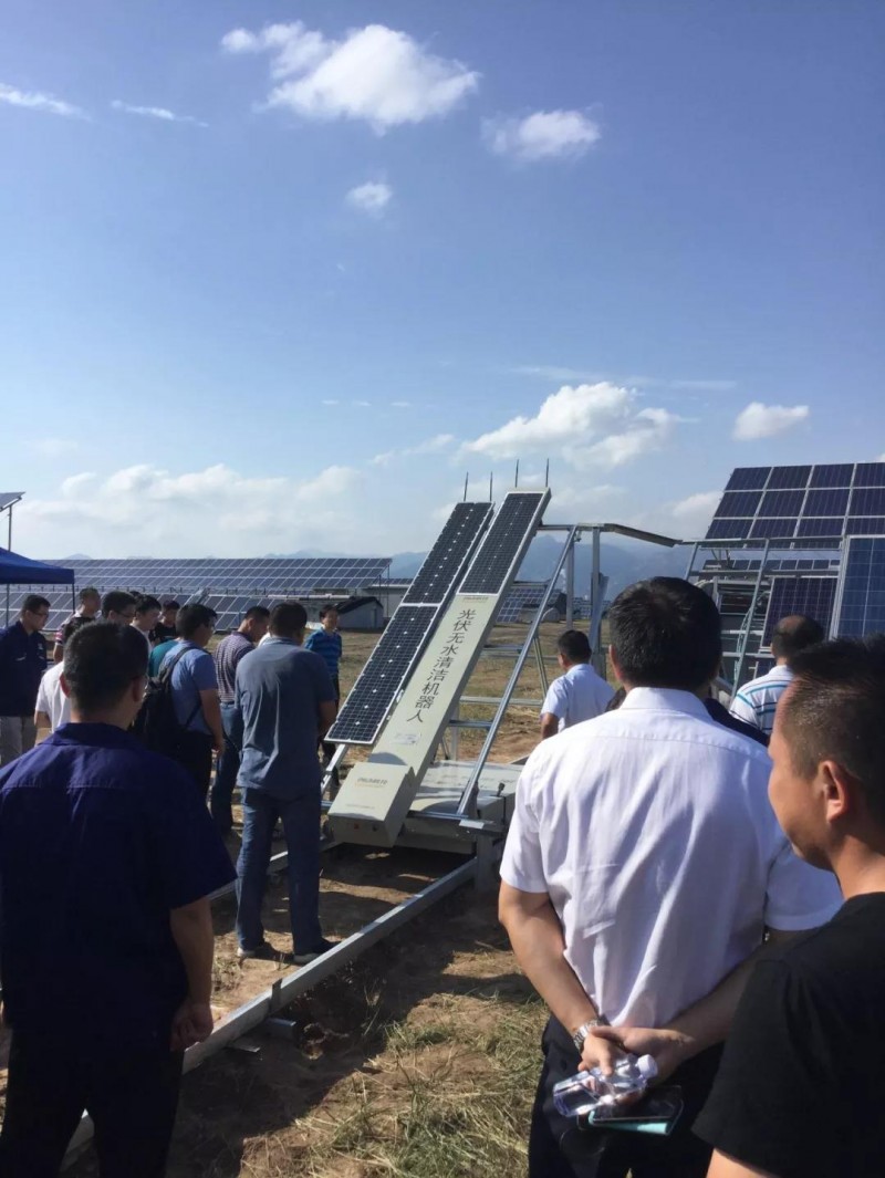 光伏電站組件清洗：人工一小時，他只要一分鐘？