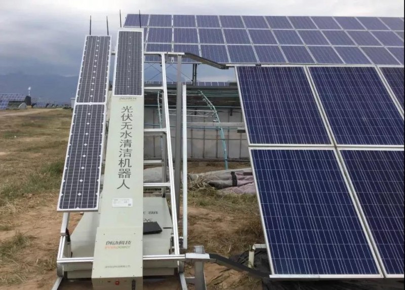 有創(chuàng)動(dòng)光伏無水清潔機(jī)器人代班，咱光伏人國(guó)慶可以輕松浪啦！